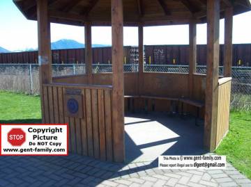 101_1946_gazebo_inside.jpg