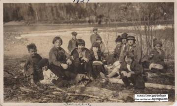 children_in_dorreen_1927_no2.jpg