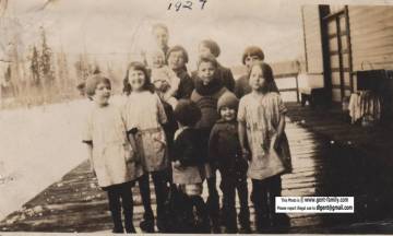 children_in_dorreen_1927_no3.jpg