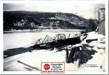 copper_city_ferry_up_on_beach.jpg