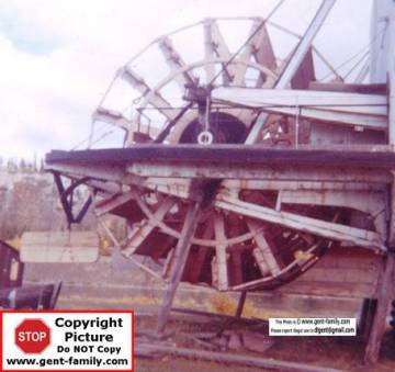 paddlewheel_unknown_ship_ca_1964.jpg