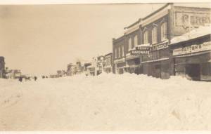 Patten Printers, Perry Hardware, McBrides, (later, moved to the east side of Perrys), then some ??? Market, The Avenue Tailors, ??? Jewellers, Shoe Shine, Mitchells, Coffee Bar, 